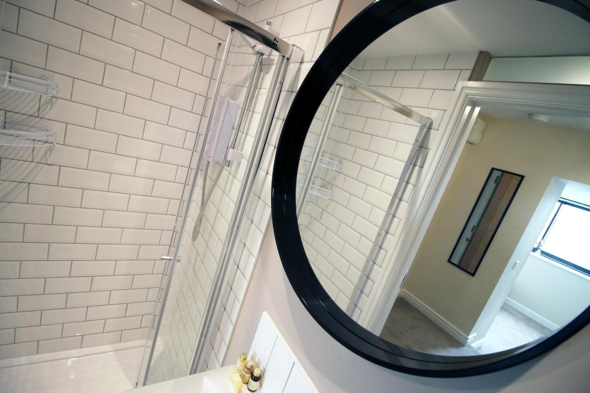 Luxury 4 Bedroom 4 Ensuite Home In Penarth Cardiff Exterior foto